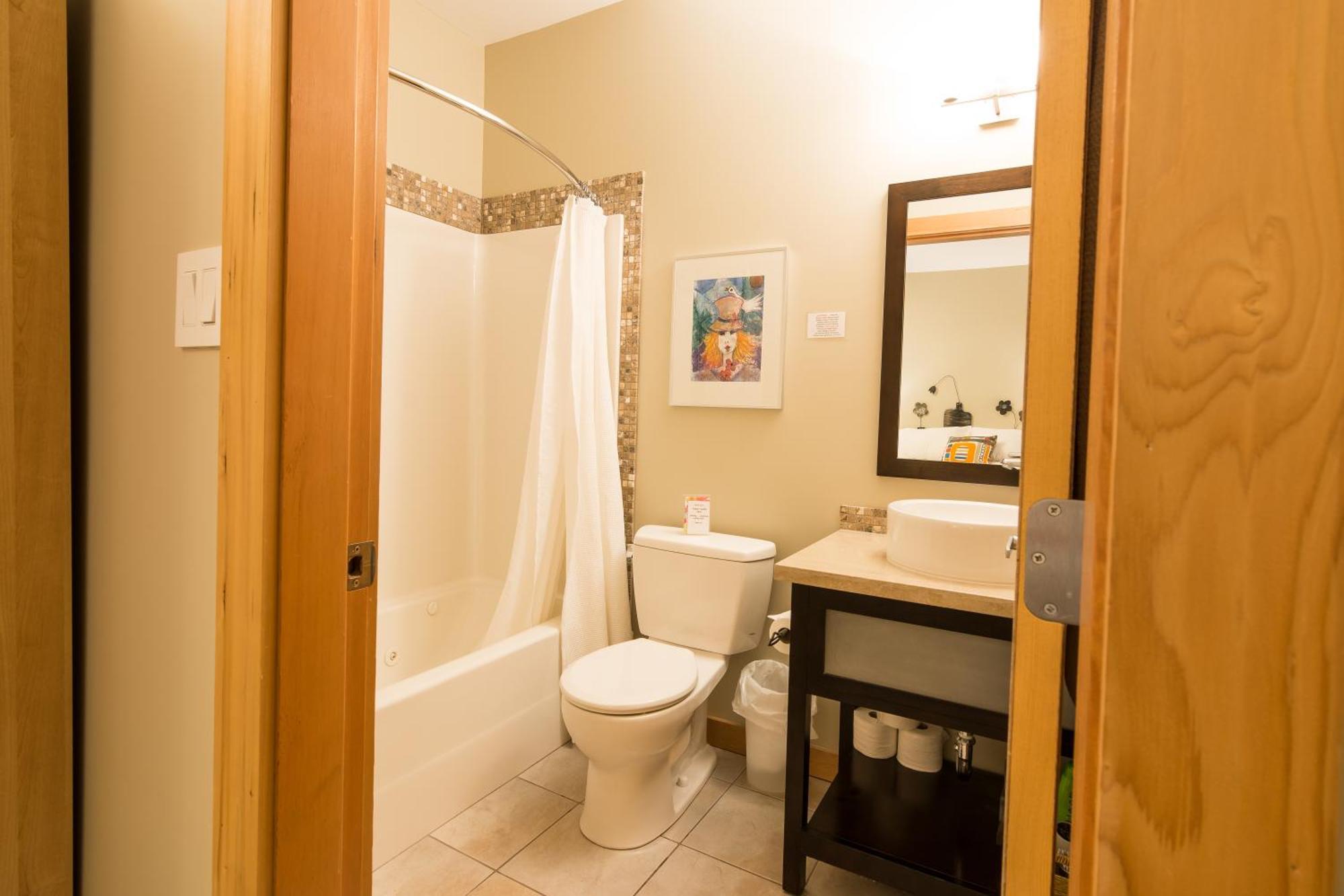 Cormier'S Studio Guest Suites Penticton Exterior foto