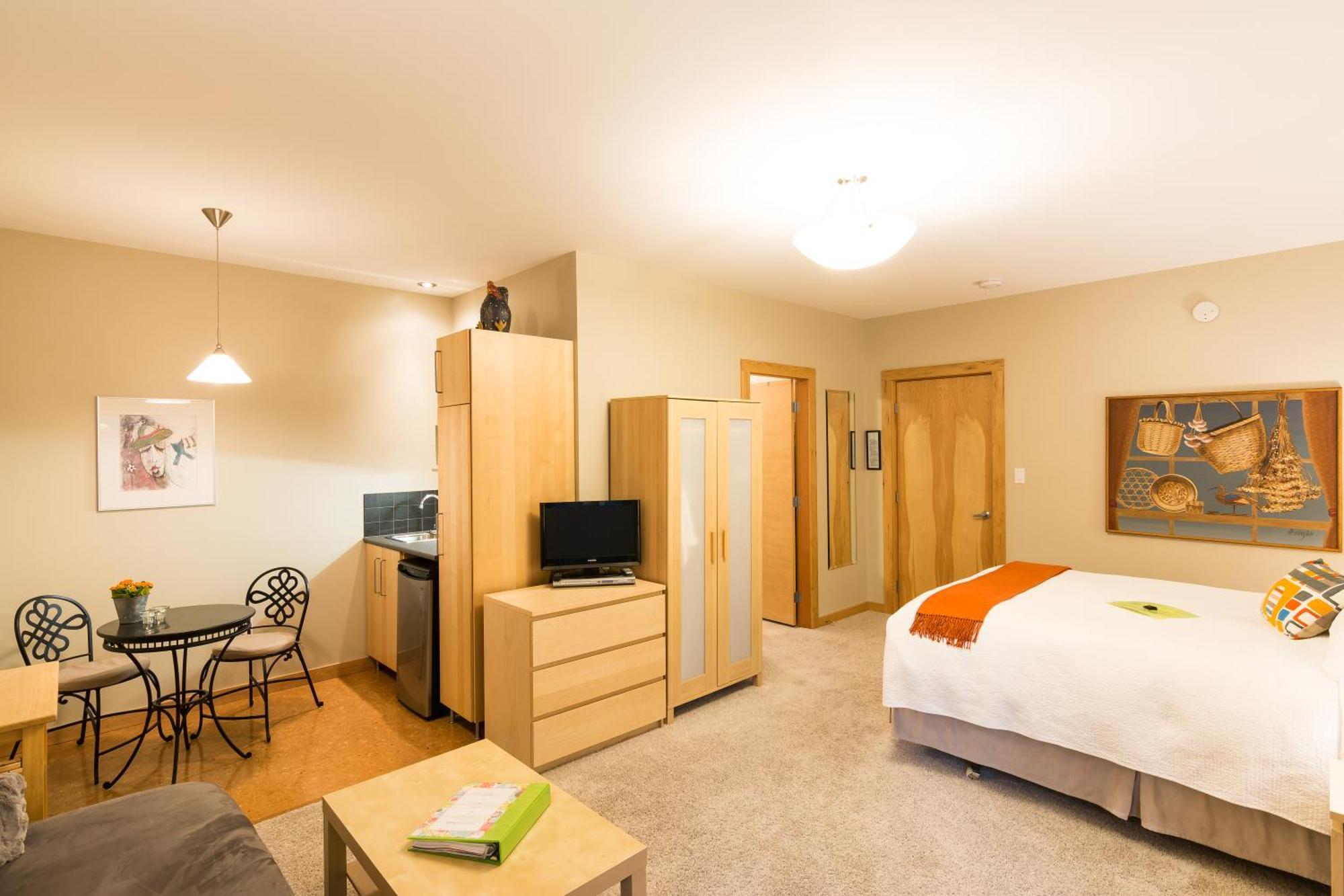Cormier'S Studio Guest Suites Penticton Exterior foto