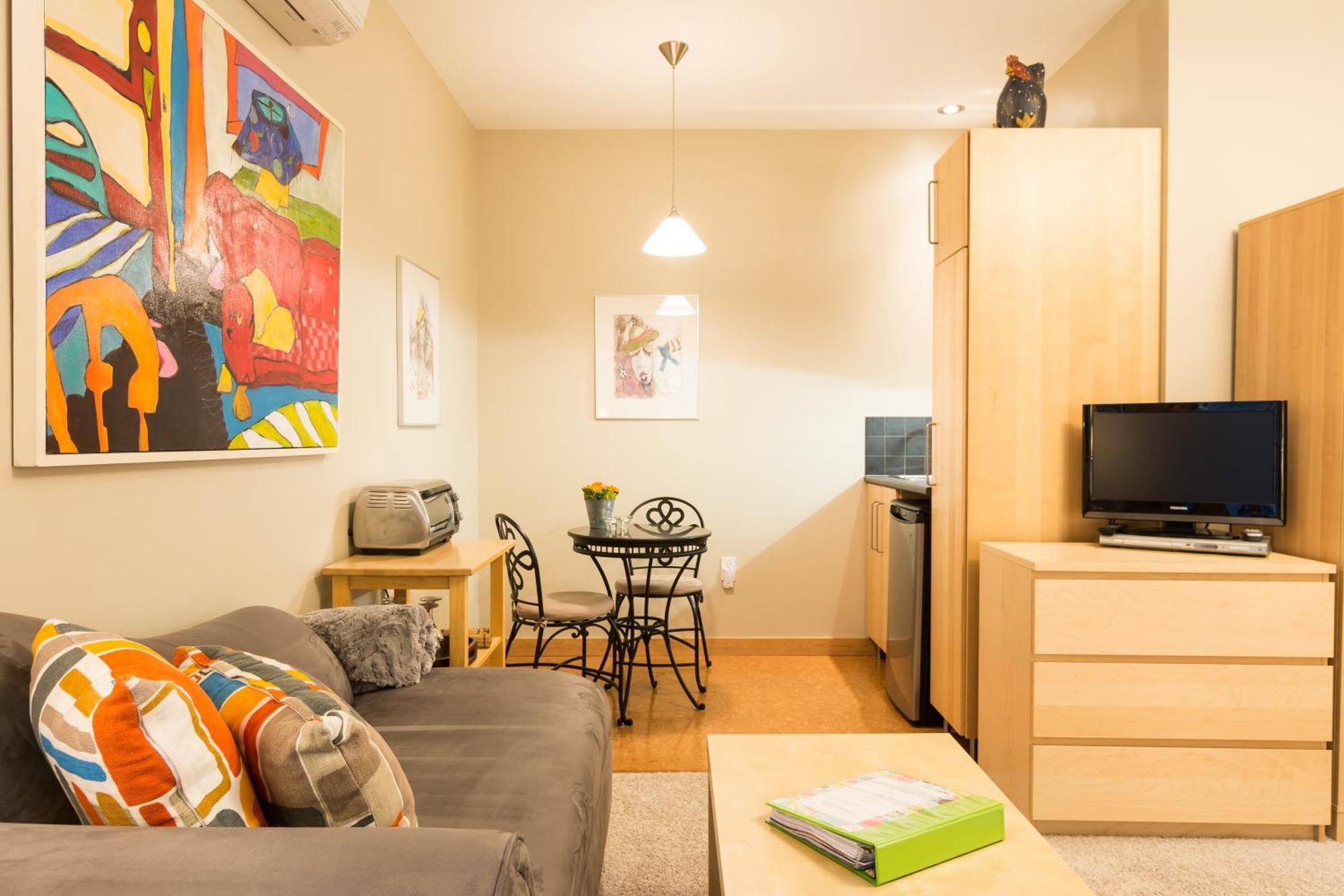 Cormier'S Studio Guest Suites Penticton Exterior foto