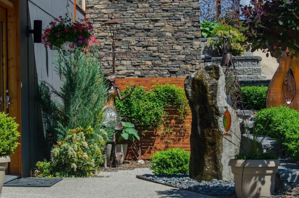 Cormier'S Studio Guest Suites Penticton Exterior foto
