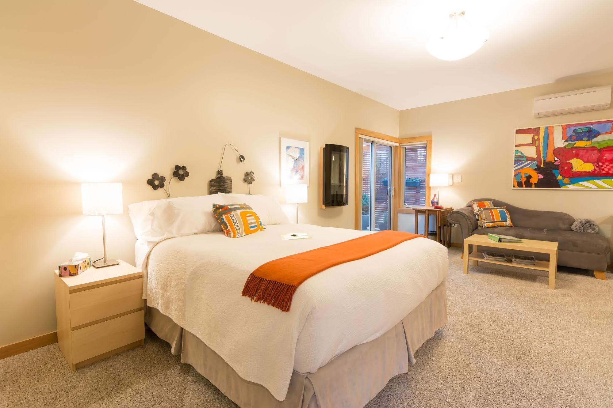 Cormier'S Studio Guest Suites Penticton Exterior foto