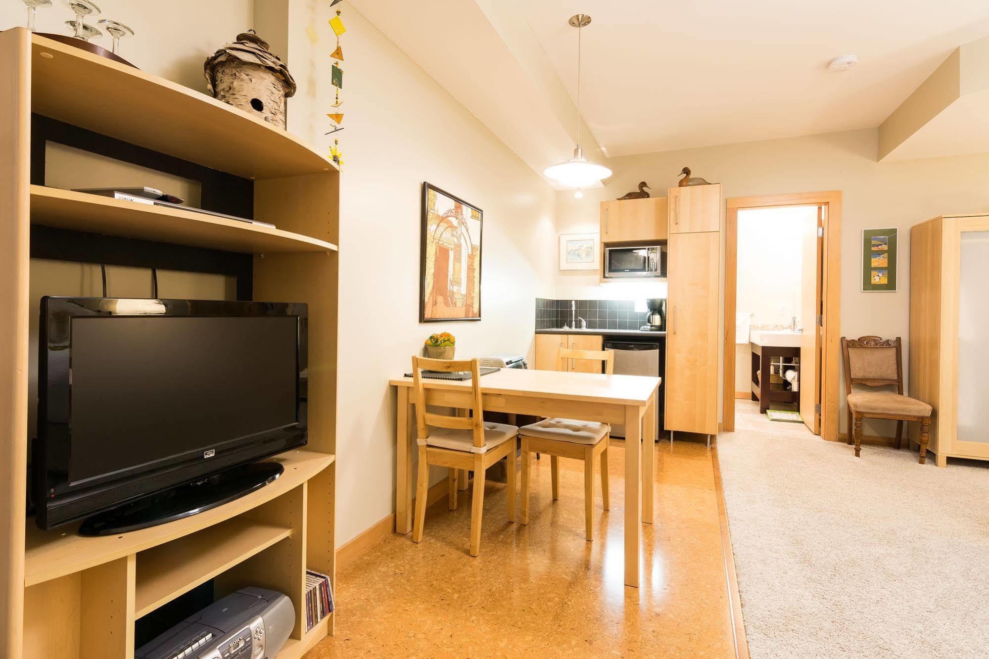 Cormier'S Studio Guest Suites Penticton Exterior foto