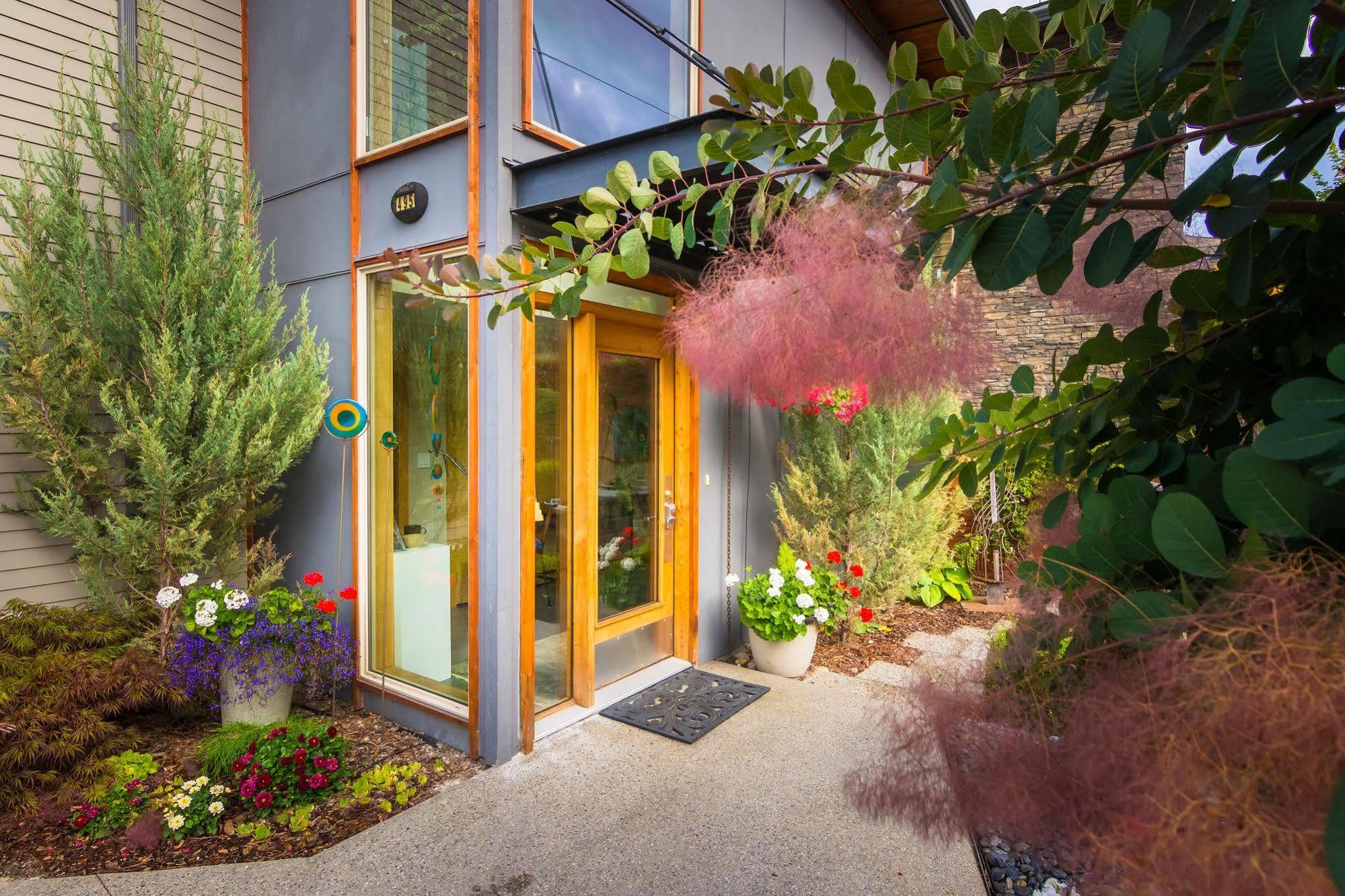 Cormier'S Studio Guest Suites Penticton Exterior foto