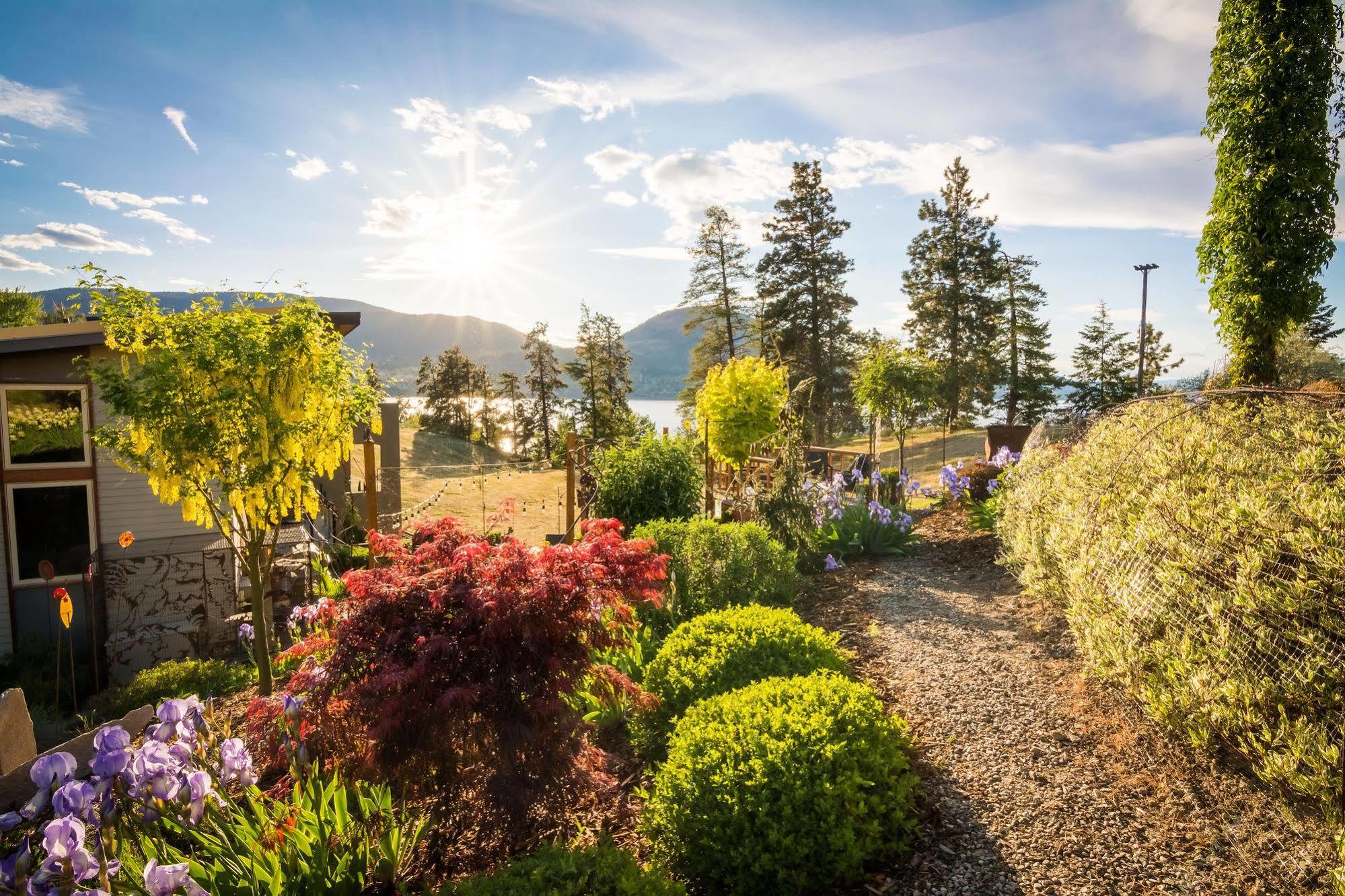 Cormier'S Studio Guest Suites Penticton Exterior foto